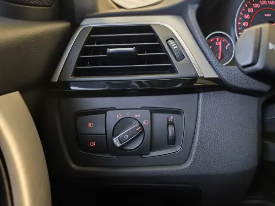 BMW-320i-2.0 SPORT 16V TURBO ACTIVE FLEX 4P AUTOMÁTICO BMW-320i-2018