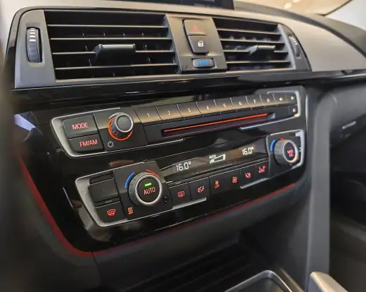 BMW-320i-2018