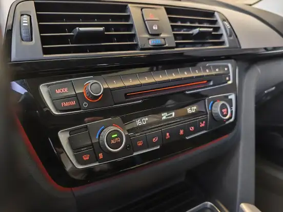 BMW-320i-2.0 SPORT 16V TURBO ACTIVE FLEX 4P AUTOMÁTICO BMW-320i-2018