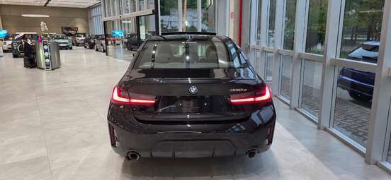 BMW-330e-2025