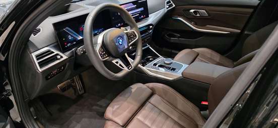 BMW-330e-2025