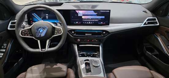 BMW-330e-2025