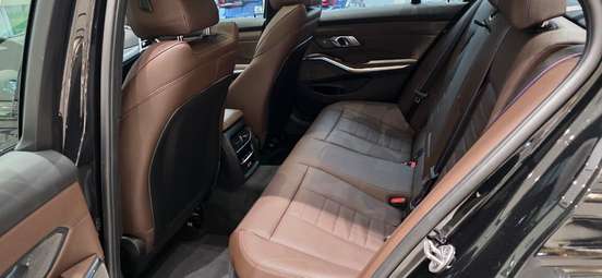 BMW-330e-2025
