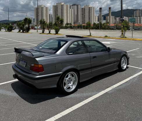 BMW-318iS-1993