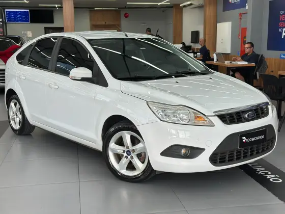 FORD FOCUS 2.0 GLX 16V FLEX 4P MANUAL FORD FOCUS 2.0 GLX 16V FLEX 4P MANUAL