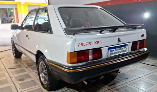 FORD-ESCORT-1988