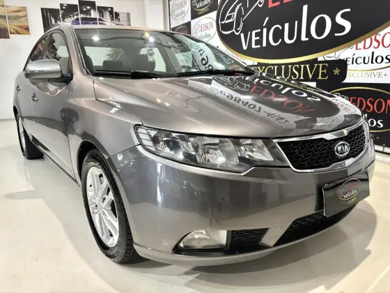KIA CERATO 1.6 EX3 SEDAN 16V GASOLINA 4P AUTOMÁTICO