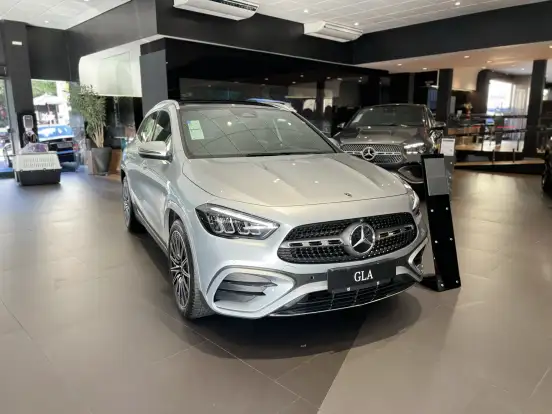MERCEDES-BENZ-GLA 200-2025