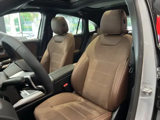 MERCEDES-BENZ-GLA 200-2025