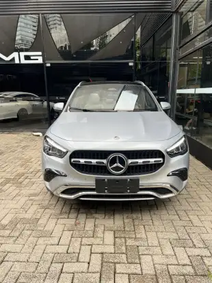 MERCEDES-BENZ-GLA 200-2025