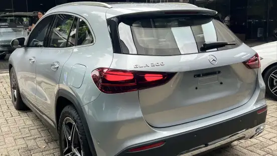 MERCEDES-BENZ-GLA 200-2025