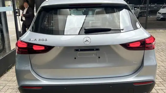 MERCEDES-BENZ-GLA 200-2025