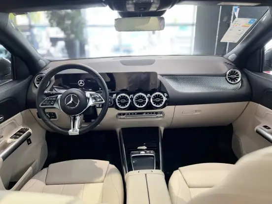 MERCEDES-BENZ-GLA 200-2025