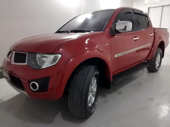 MITSUBISHI L200 TRITON 3.5 4X4 CD V6 24V GASOLINA 4P AUTOMÁTICO