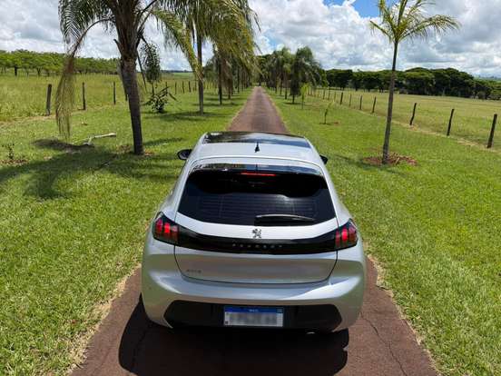 PEUGEOT-208-2020