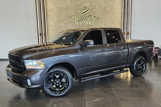 RAM CLASSIC 5.7 V8 GASOLINA LARAMIE NIGHT EDITION CD 4X4 AUTOMÁTICO