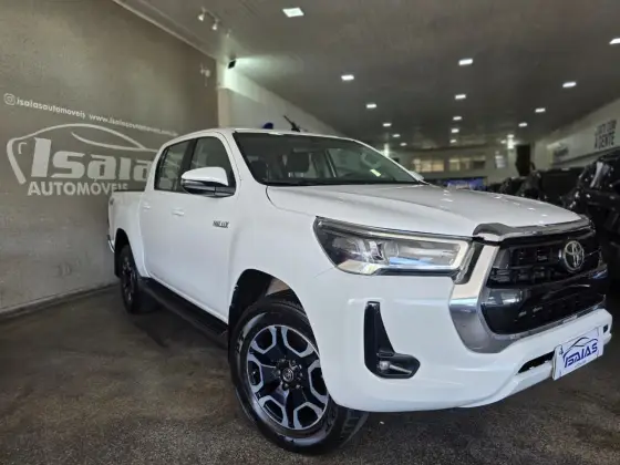 TOYOTA HILUX 2.8 D-4D TURBO DIESEL CD SR 4X4 AUTOMÁTICO
