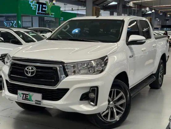 TOYOTA HILUX 2.8 SR 4X4 CD 16V DIESEL 4P AUTOMÁTICO TOYOTA HILUX 2.8 SR 4X4 CD 16V DIESEL 4P AUTOMÁTICO