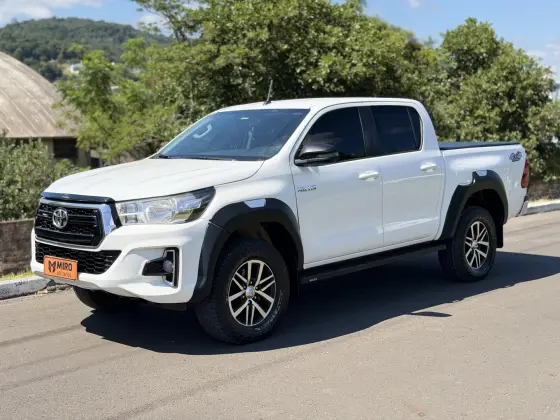 TOYOTA HILUX 2.8 SR 4X4 CD 16V DIESEL 4P AUTOMÁTICO