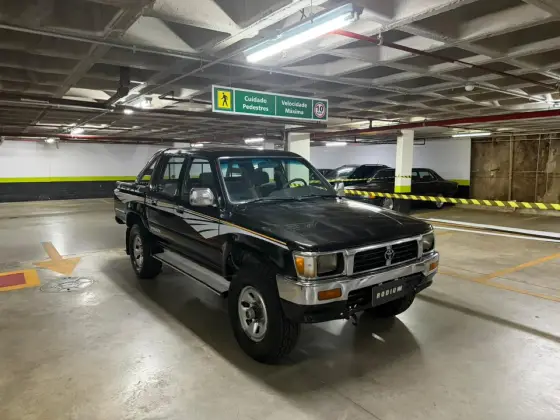 TOYOTA HILUX 2.8 SR5 4X4 CD 8V DIESEL 4P MANUAL