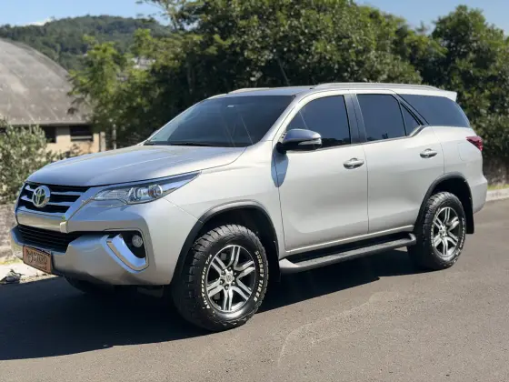 TOYOTA HILUX SW4 2.7 SR 4X2 16V FLEX 4P AUTOMÁTICO