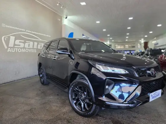 TOYOTA HILUX SW4 2.8 D-4D TURBO DIESEL DIAMOND 7L 4X4 AUTOMÁTICO TOYOTA HILUX SW4 2.8 D-4D TURBO DIESEL DIAMOND 7L 4X4 AUTOMÁTICO