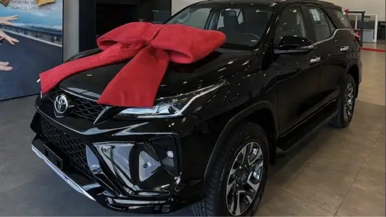 TOYOTA HILUX SW4 2.8 D-4D TURBO DIESEL SRX PLATINUM 7L 4X4 AUTOMÁTICO