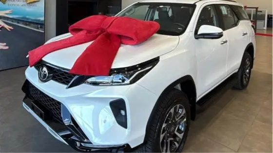 TOYOTA HILUX SW4 2.8 D-4D TURBO DIESEL SRX PLATINUM 7L 4X4 AUTOMÁTICO