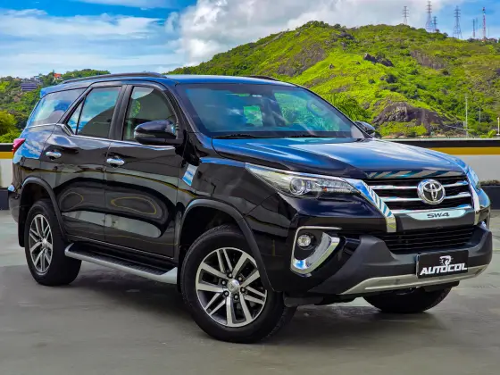 TOYOTA HILUX SW4 2.8 SRX 4X4 7 LUGARES 16V TURBO INTERCOOLER DIESEL 4P AUTOMÁTICO TOYOTA HILUX SW4 2.8 SRX 4X4 7 LUGARES 16V TURBO INTERCOOLER DIESEL 4P AUTOMÁTICO