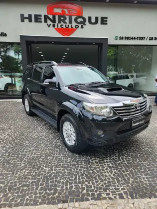 TOYOTA HILUX SW4 3.0 SRV 4X4 7 LUGARES 16V TURBO INTERCOOLER DIESEL 4P AUTOMÁTICO