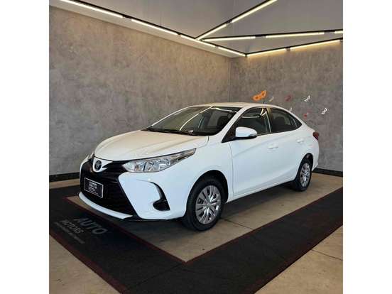 TOYOTA-YARIS-2024
