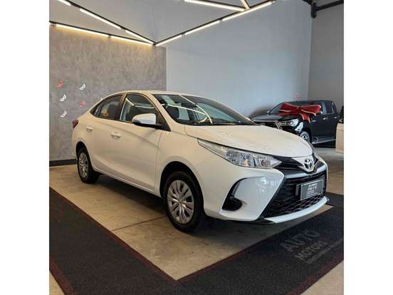 TOYOTA-YARIS-2024
