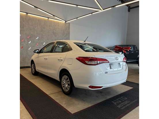 TOYOTA-YARIS-2024
