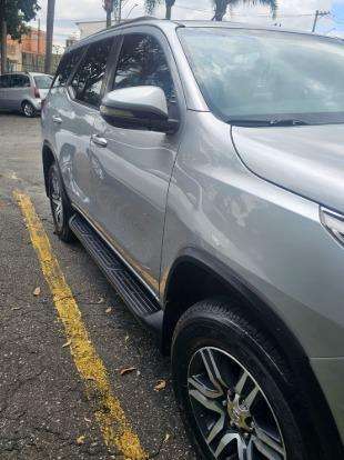 TOYOTA-HILUX SW4-2.7 SR 7 LUGARES 4X2 16V FLEX 4P AUTOMÁTICO TOYOTA-HILUX SW4-2016