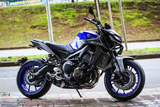 YAMAHA MT-09 YAMAHA MT-09