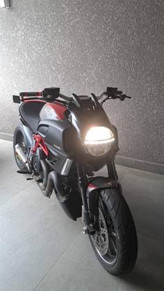 DUCATI DIAVEL CARBON 