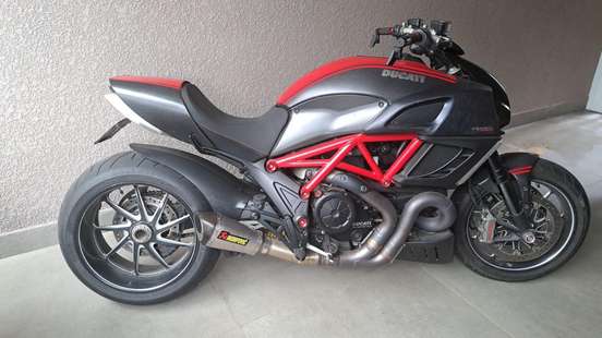 DUCATI-DIAVEL CARBON-2012