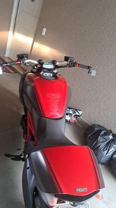 DUCATI-DIAVEL CARBON DUCATI-DIAVEL CARBON-2012