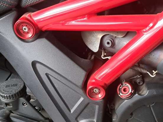 DUCATI-DIAVEL CARBON DUCATI-DIAVEL CARBON-2012