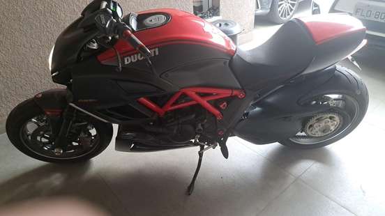 DUCATI-DIAVEL CARBON DUCATI-DIAVEL CARBON-2012