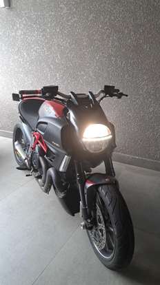 DUCATI-DIAVEL CARBON-2012