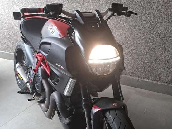 DUCATI-DIAVEL CARBON DUCATI-DIAVEL CARBON-2012