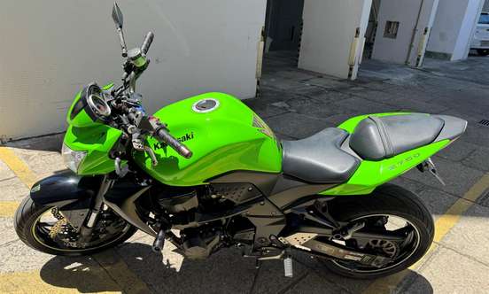 KAWASAKI-Z-750-2011