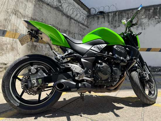 KAWASAKI-Z-750-2011