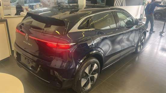 RENAULT-MEGANE-2025