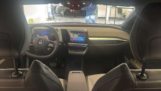 RENAULT-MEGANE-2025