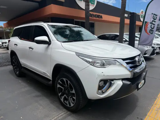 TOYOTA HILUX SW4 2.7 SRV 7 LUGARES 4X2 16V FLEX 4P AUTOMÁTICO TOYOTA HILUX SW4 2.7 SRV 7 LUGARES 4X2 16V FLEX 4P AUTOMÁTICO