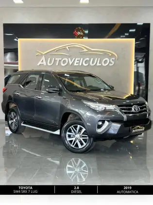 TOYOTA HILUX SW4 2.8 SRX 4X4 7 LUGARES 16V TURBO INTERCOOLER DIESEL 4P AUTOMÁTICO