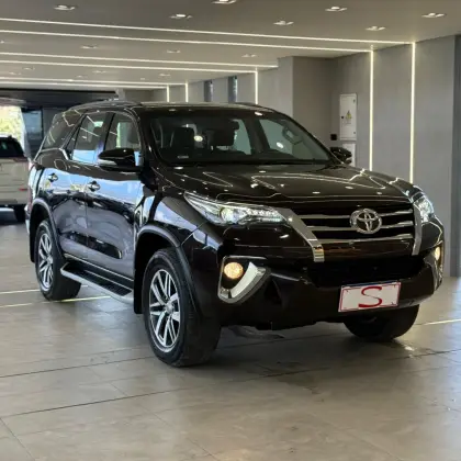 TOYOTA HILUX SW4 2.8 SRX 4X4 7 LUGARES 16V TURBO INTERCOOLER DIESEL 4P AUTOMÁTICO