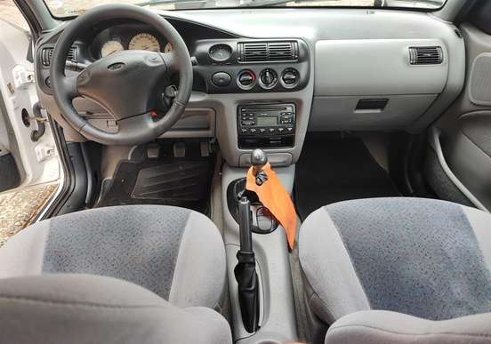 FORD-ESCORT-1998